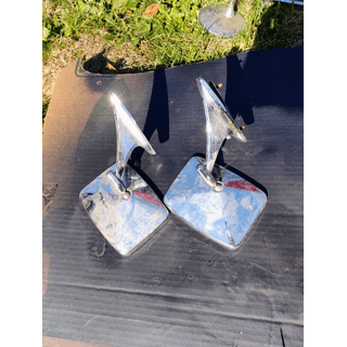 Will trade vintage car parts for equipment. image 4