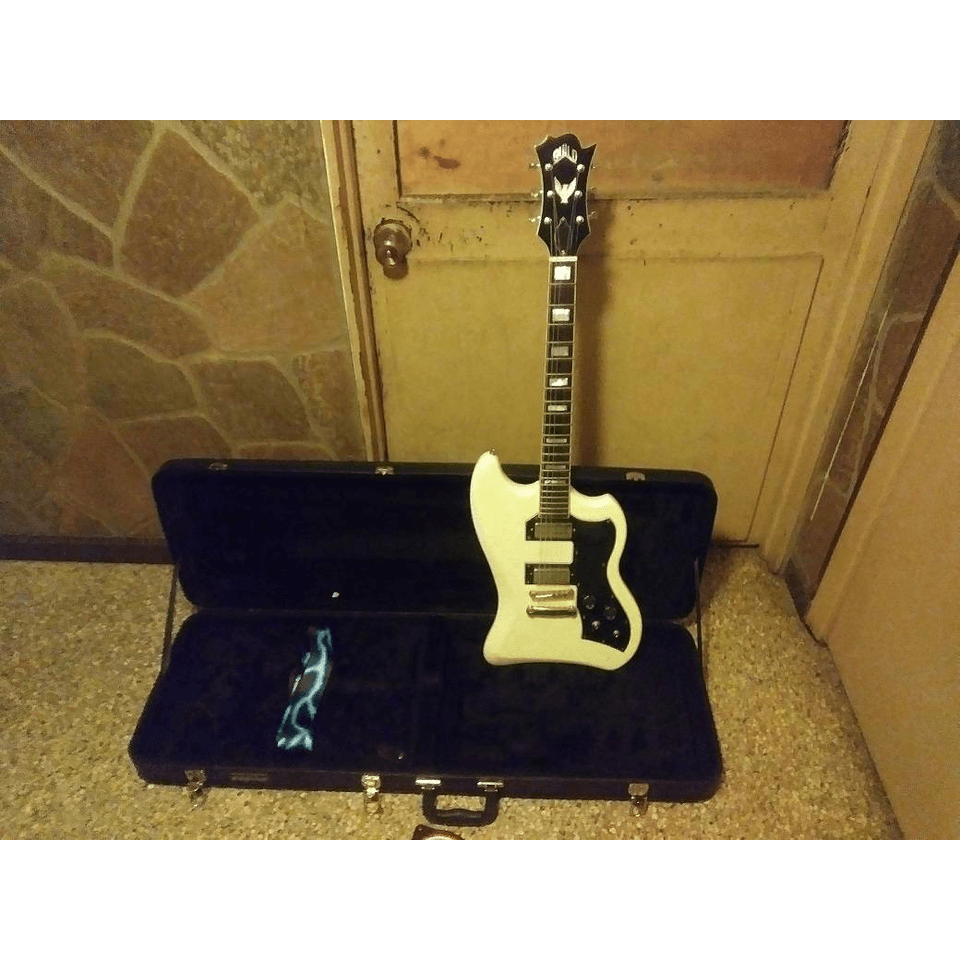 Guild S-200 iconic offset Thunderbird W/hard case