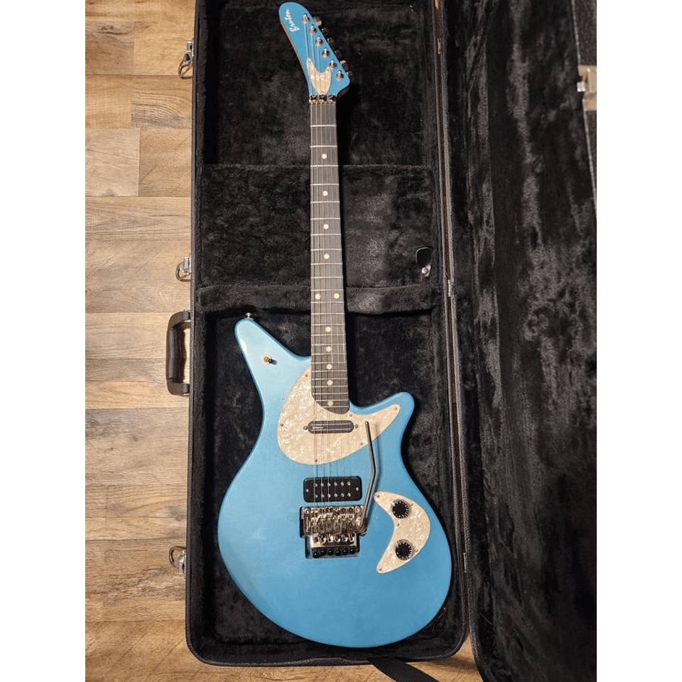 Guitars/Basses/amps/pedals