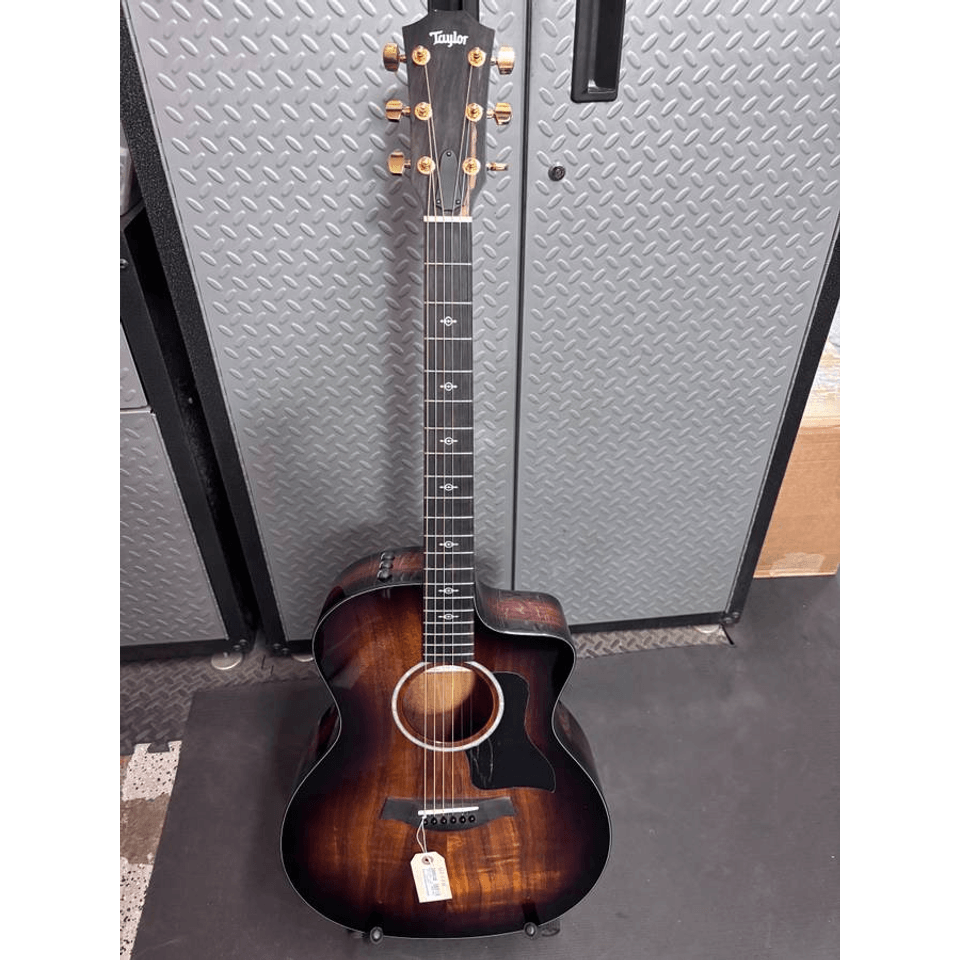 Taylor 224ce-K DLX Hawaiian Koa Acoustic-Electric Guitar –