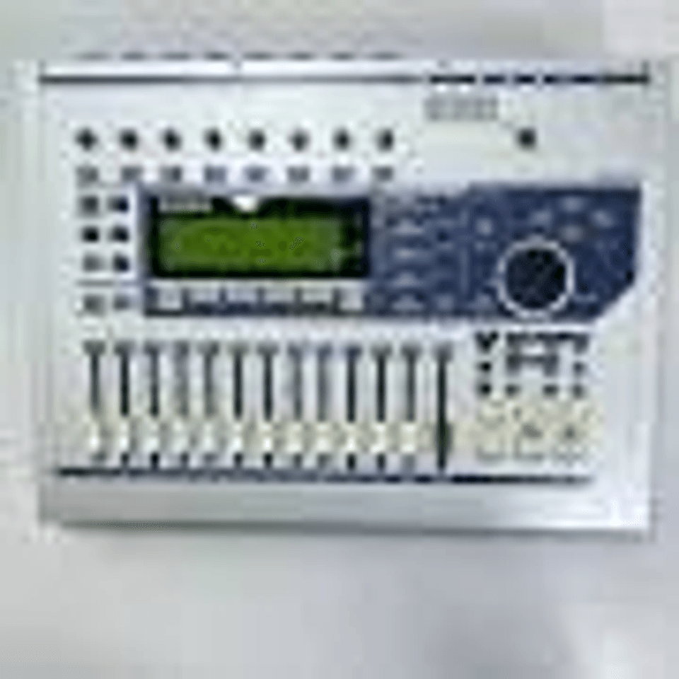 YAMAHA AW16G 8 TRACK DIGITAL CD RECORDER