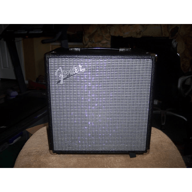 Fender Rumble 25 combo bass amplifier , Excellent/ Near mint cond.