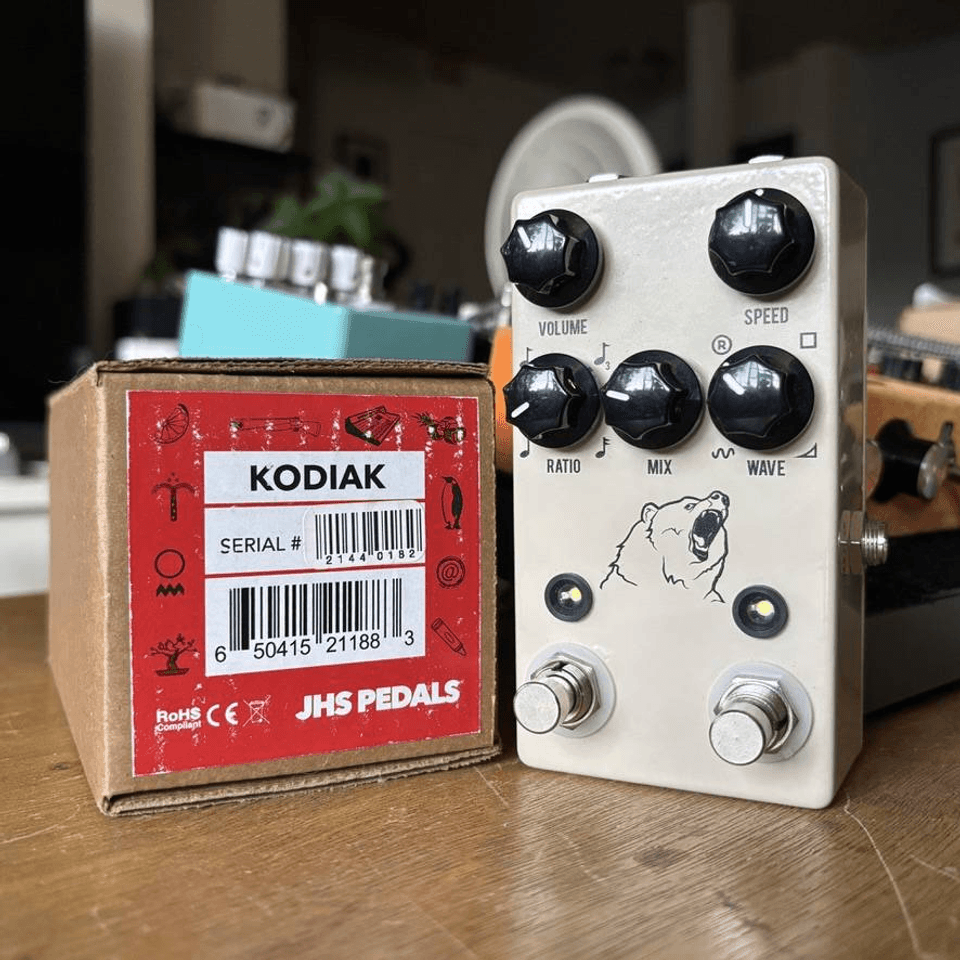 JHS Kodiak Tremolo Electric Guitar Pedal Chorus