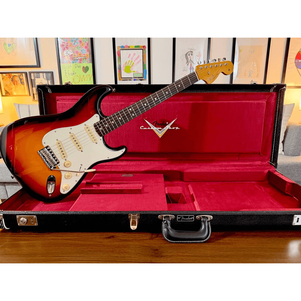 New Fender Vintera III late 60s Stratocaster with Custom Shop Case