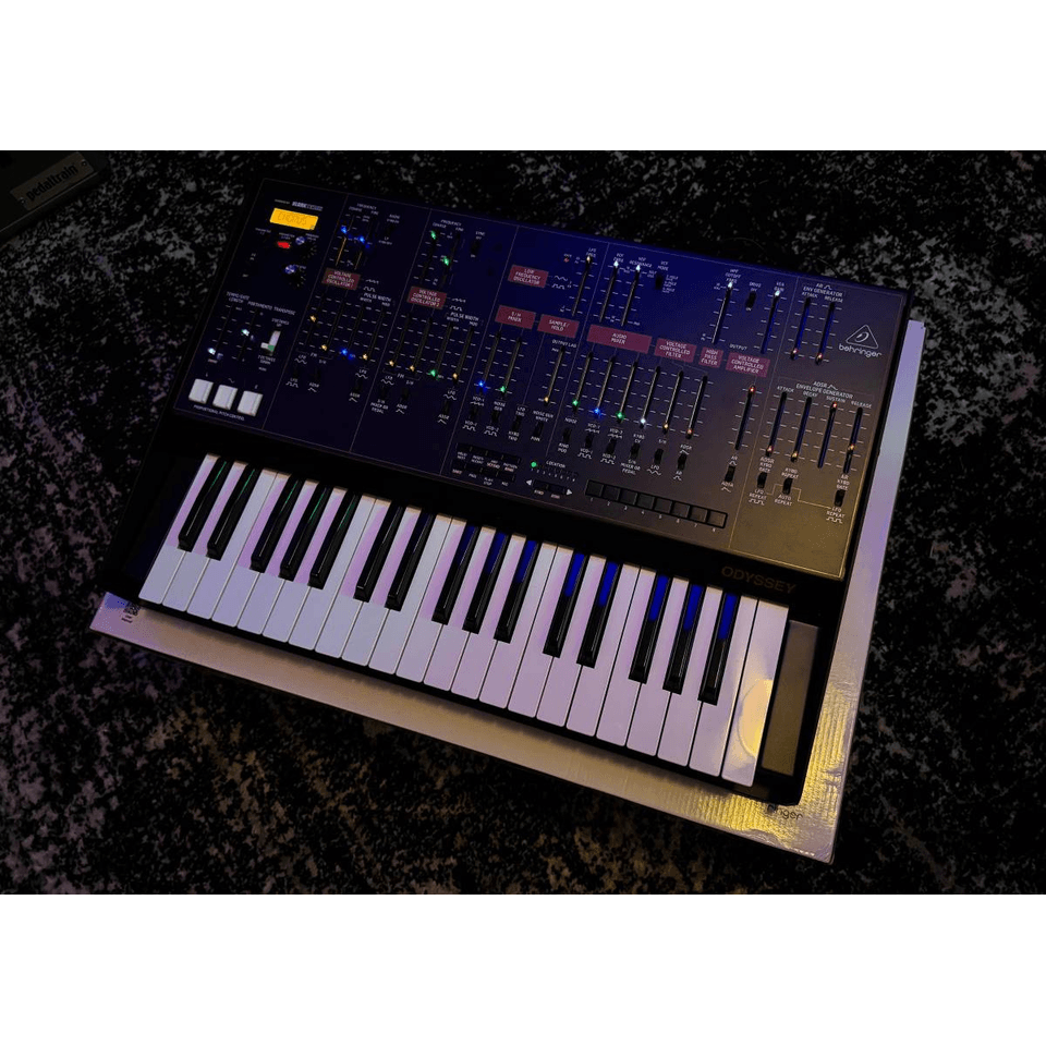 FS/FT: MINT Behringer Odyssey Synthesizer