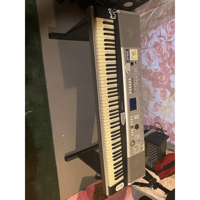 Yamaha DGX-520 88-Key Portable Grand Piano with Stand