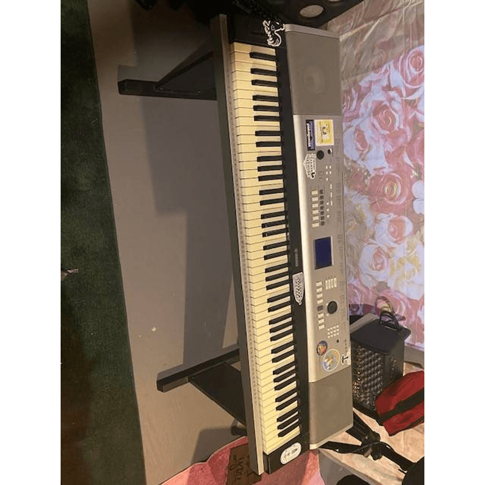 Yamaha DGX-520 88-Key Portable Grand Piano with Stand