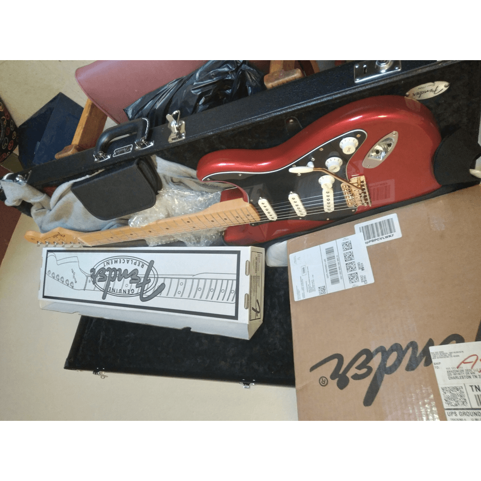 Fender Stratocaster  2021 Upgraded Vintage Gold Standard Tremolo Gold Locking Tuners With V SSS pick
