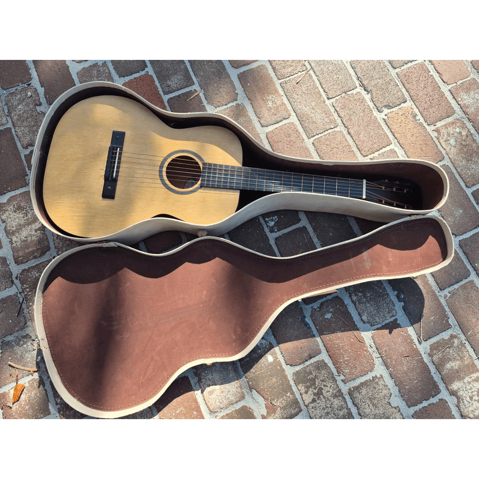 Silvertone Classic Guitar with Hard Case
