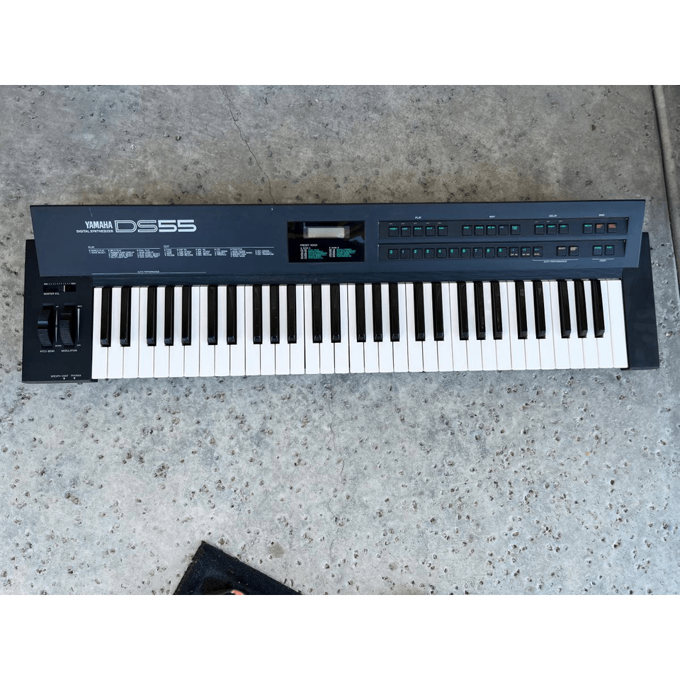 Vintage Yamaha synthesizer DS55 fs/ft