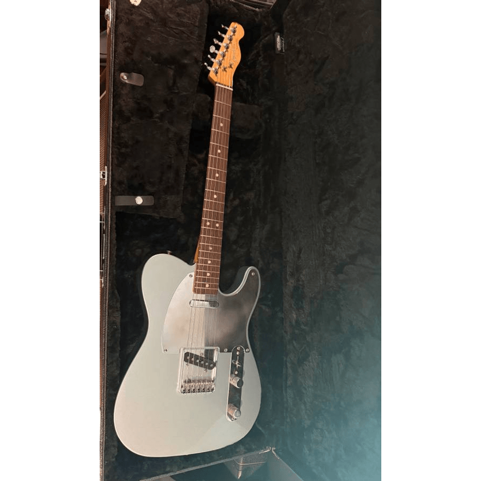 2021 Fender Chrissie Hynde Telecaster Ice Blue Metallic - Mint