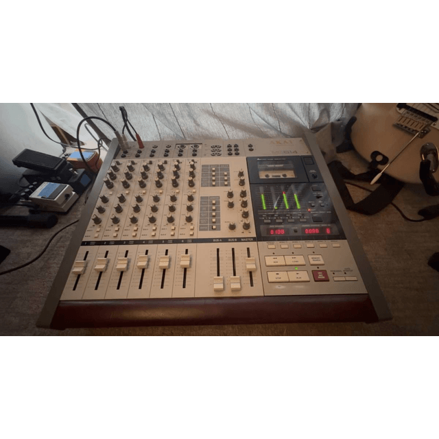 Akai mg614