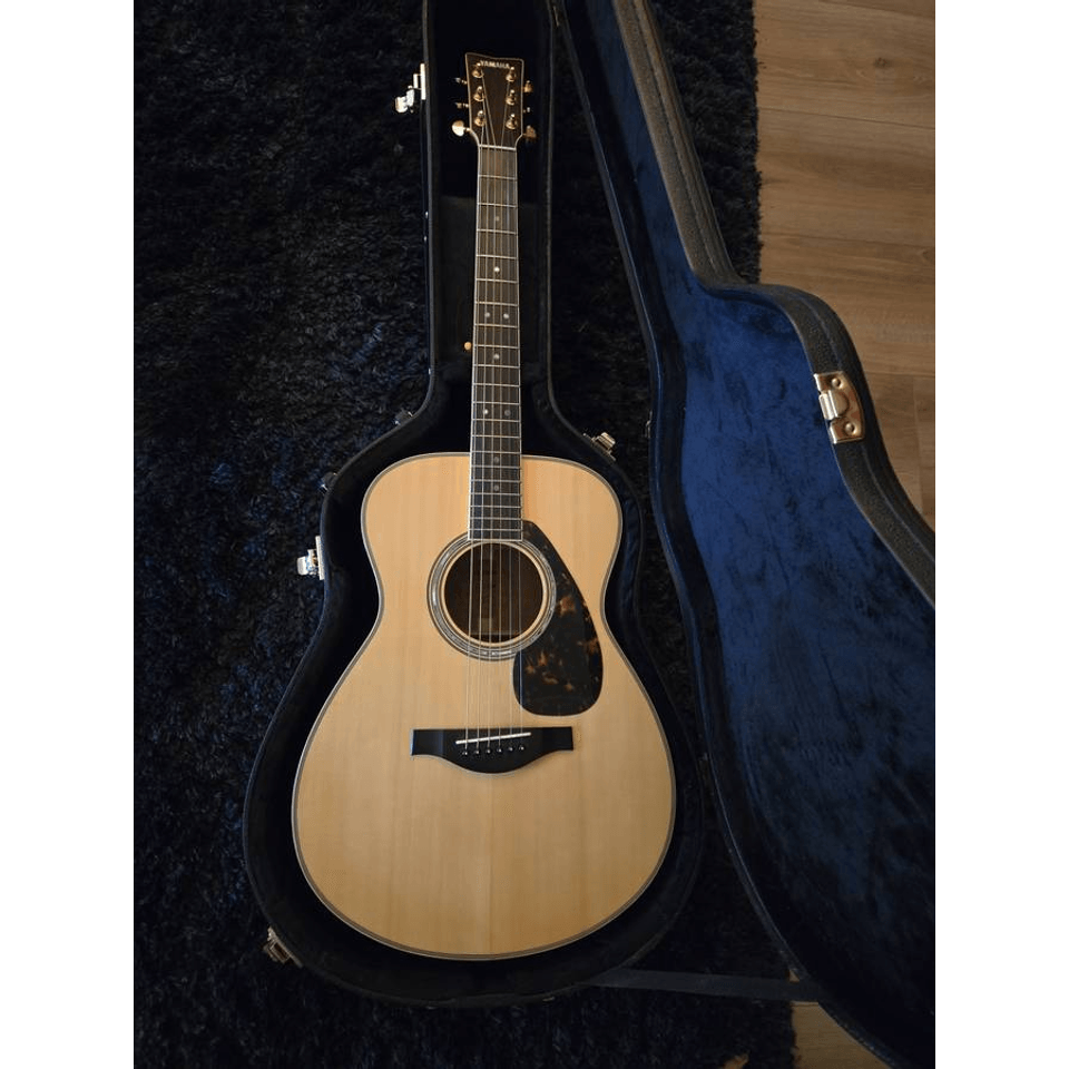 Yamaha LS16M A.R.E. with hardshell case