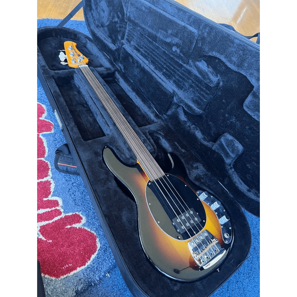 Ernie Ball Music Man Fretless Bass