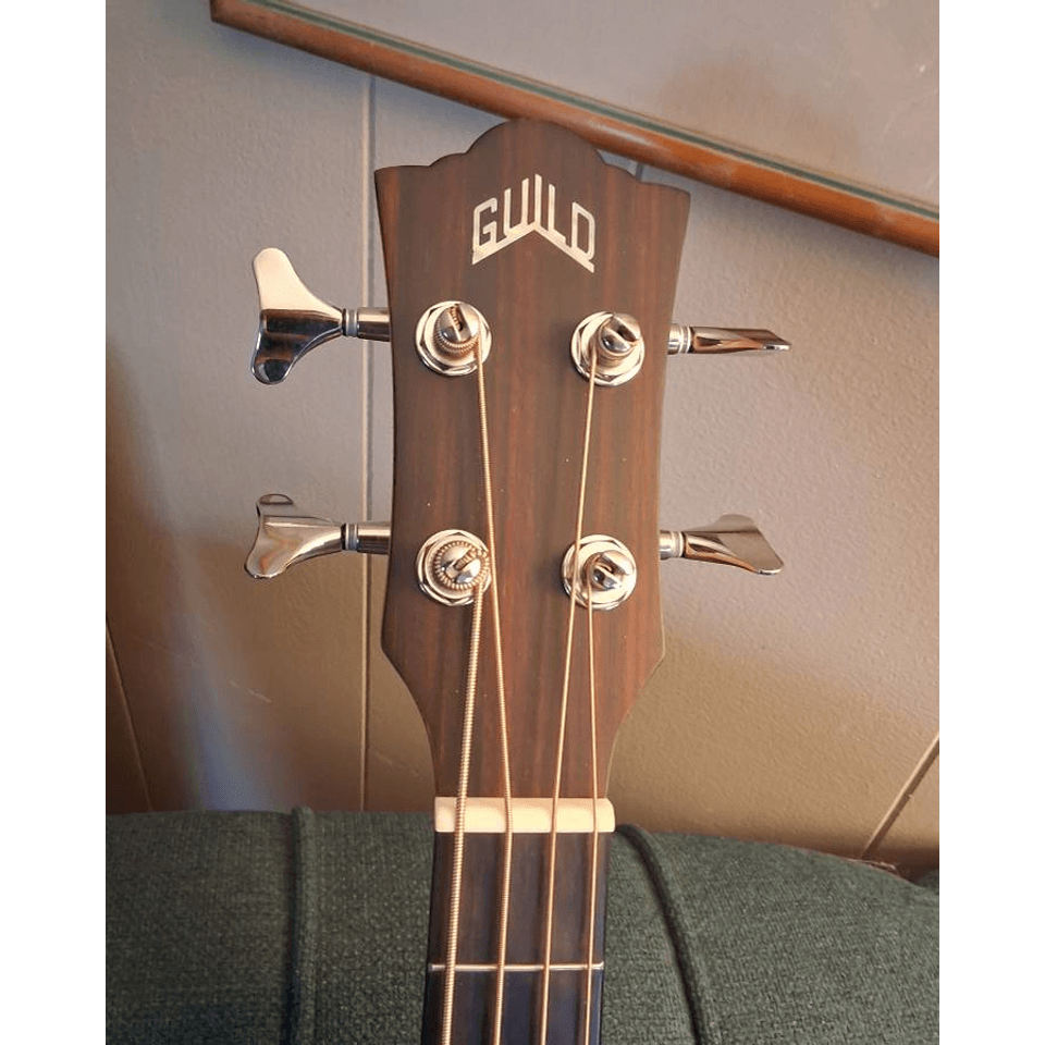 GUILD Jumbo Junior Acoustic-Electric Bass Guitar   TRADE