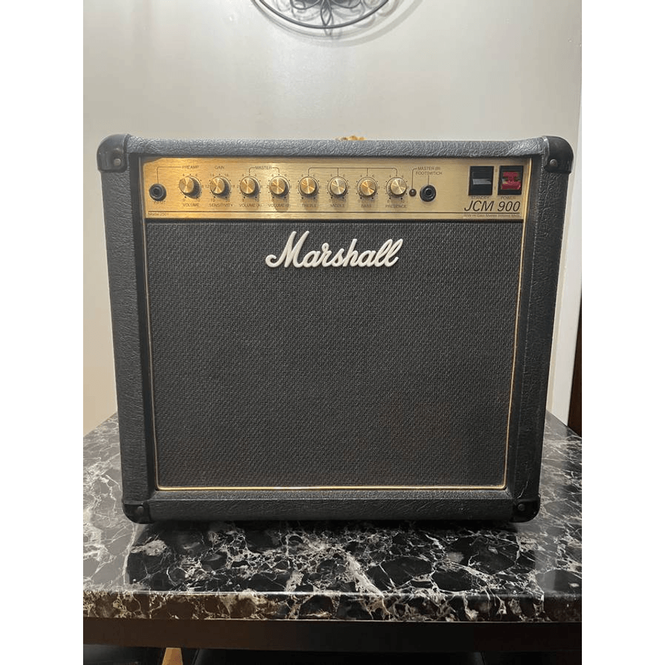 Marshall JCM900 model 2501 1x12 Combo