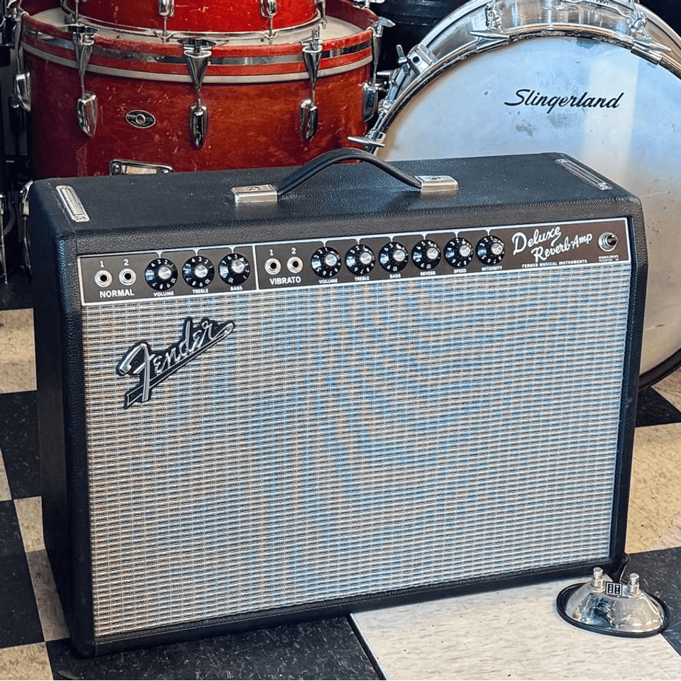 Fender '65 Deluxe Reverb with foot switch and cover