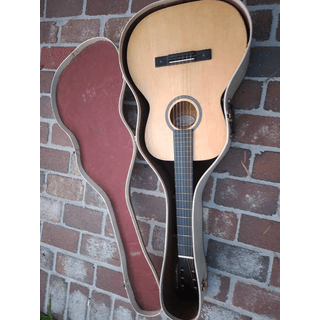 Silvertone Classic Guitar with Hard Case image 5
