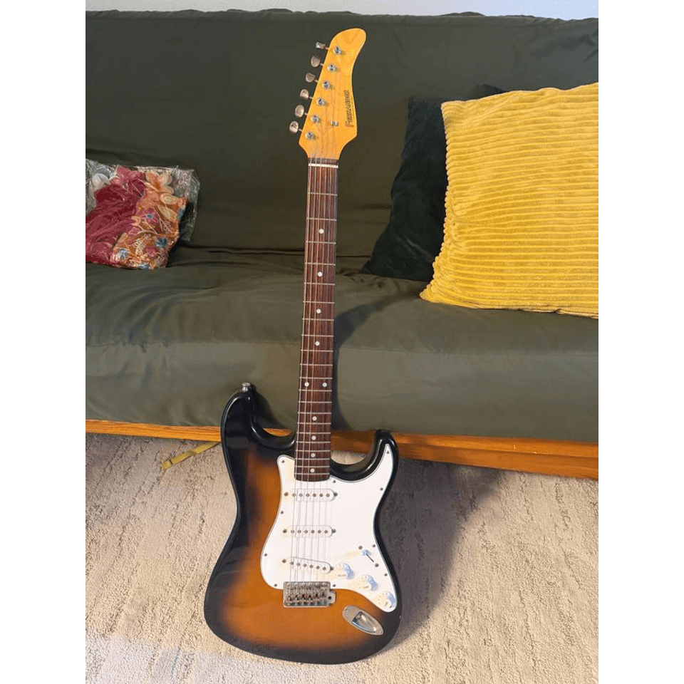 Fernandes electic guitar strat - trade