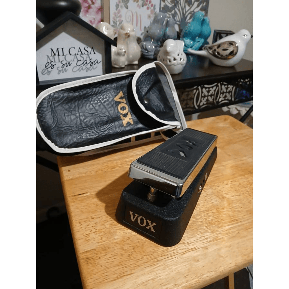 FOR SALE ! VOX 847  WAH PEDAL W/ CARRY BAG $70 OBO ! VERY WELL KEPT ! MUST PICKU