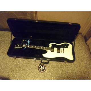 Guild S-200 iconic offset Thunderbird W/hard case image 3